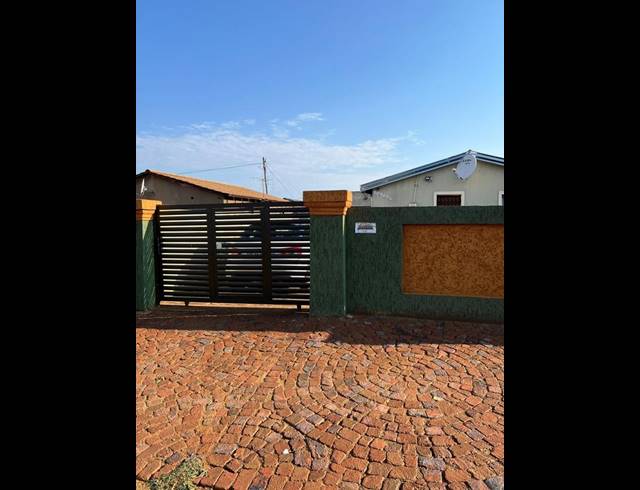2 BEDROOM HOUSE FOR SALE IN SEBOKENG ZONE 3